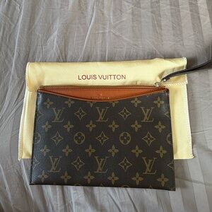 Large clutch wristlet